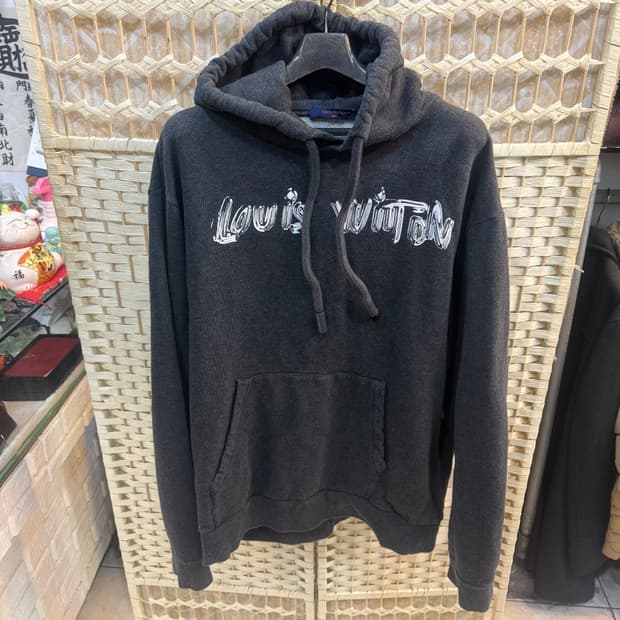105/23fw 정품 루이비통 차콜 레터링로고 프린팅후드티 팝니다