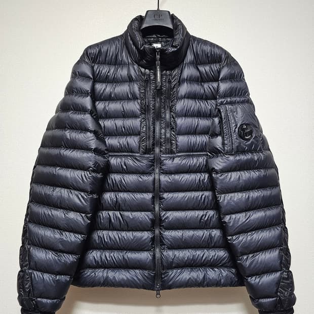 CP컴퍼니 D.D SHELL 경량 다운 패딩 24FW