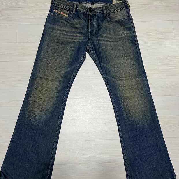 디젤 자탄 데님 부츠컷 팬츠 판매합니다.