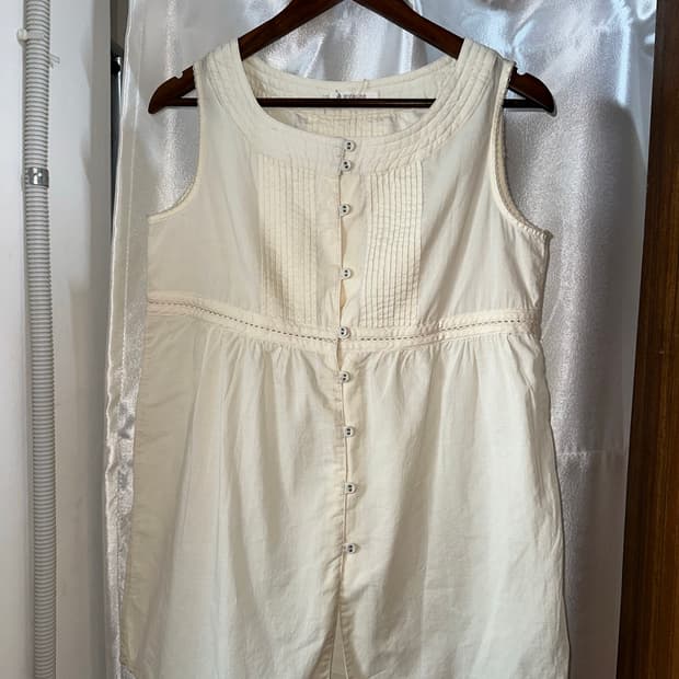 내추럴 코튼 슬리브리스 블라우스