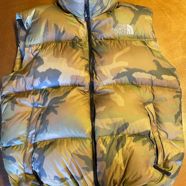 노스페이스 카모 700 패딩 쪼끼