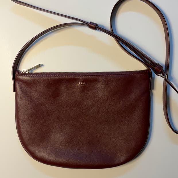 아페쎄 마엘리스 버건디 크로스백 (APC maelys 단종템)