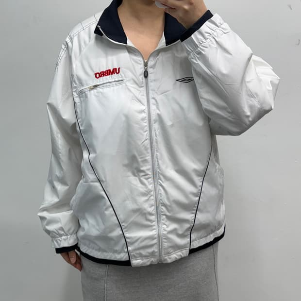 [L] 엄브로 올드스쿨 바람막이