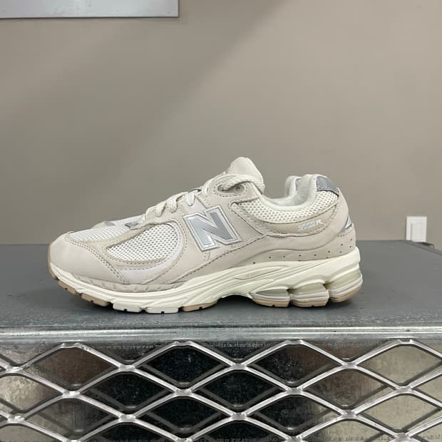 뉴발란스 2002R 245