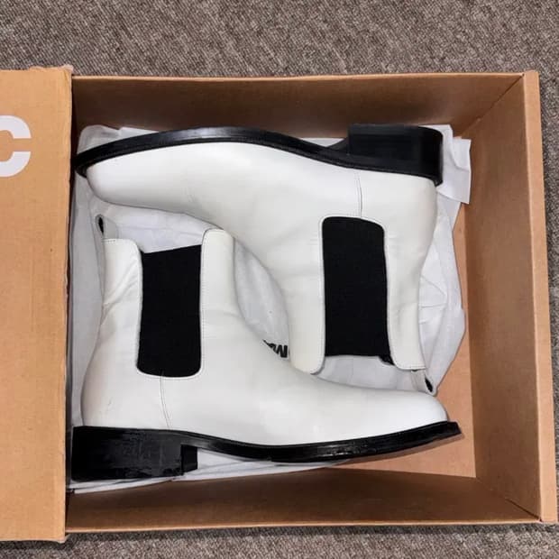 로맨틱무브 스퀘어토 첼시 부츠 화이트 색상 245 사이즈