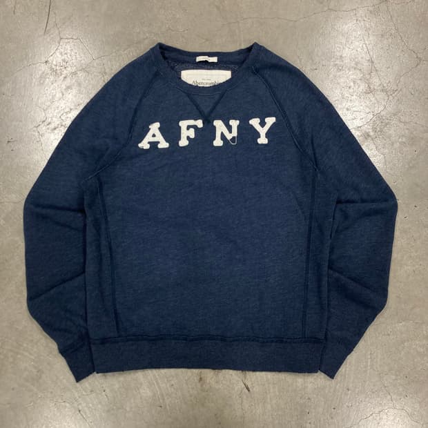 아베크롬비 네이비 컬러 빅로고 롱슬리브