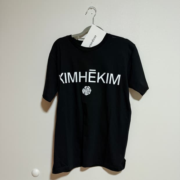 김해김 KIMHEKIM 블랙 로즈 티셔츠 XS 새상품