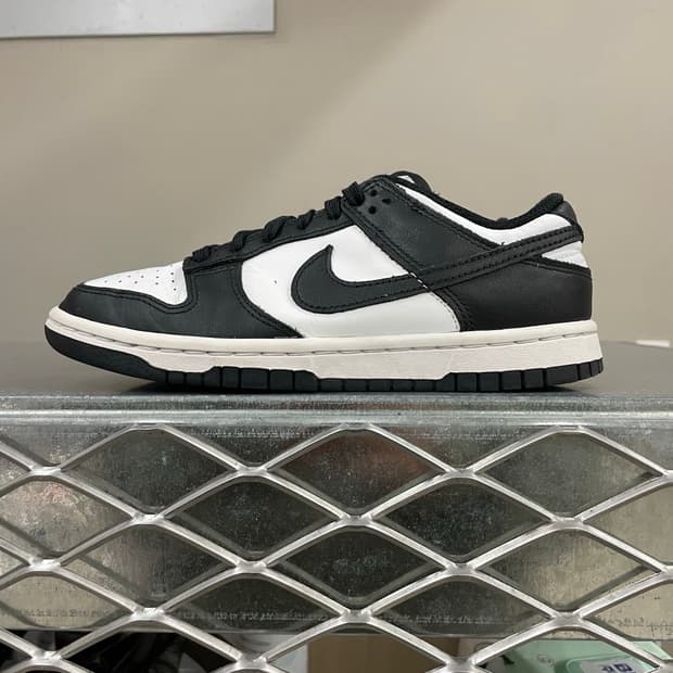 나이키 덩크 로우 화이트 블랙 230