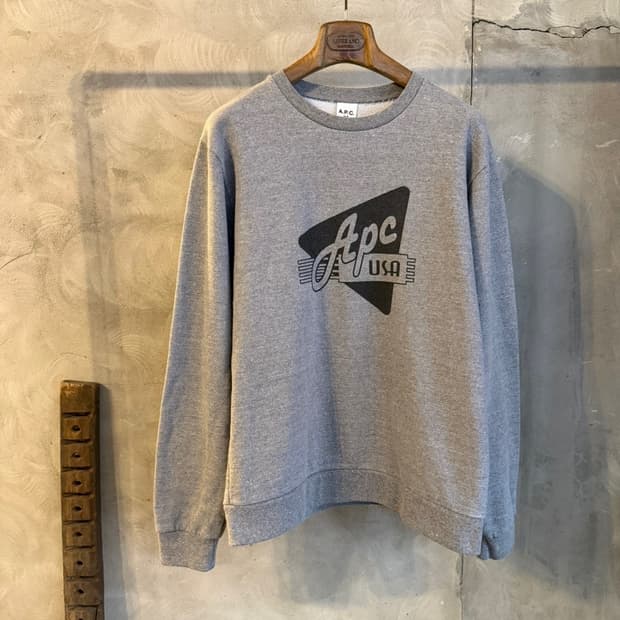 아페쎄 그래픽 맨투맨 100