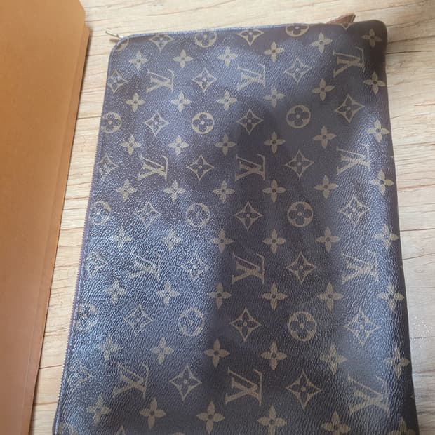 루이비통 에띠 보야쥬 클러치