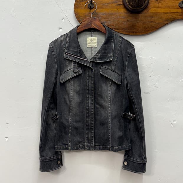 KUMIKYOKU Belted Zip-Up Denim Jacket