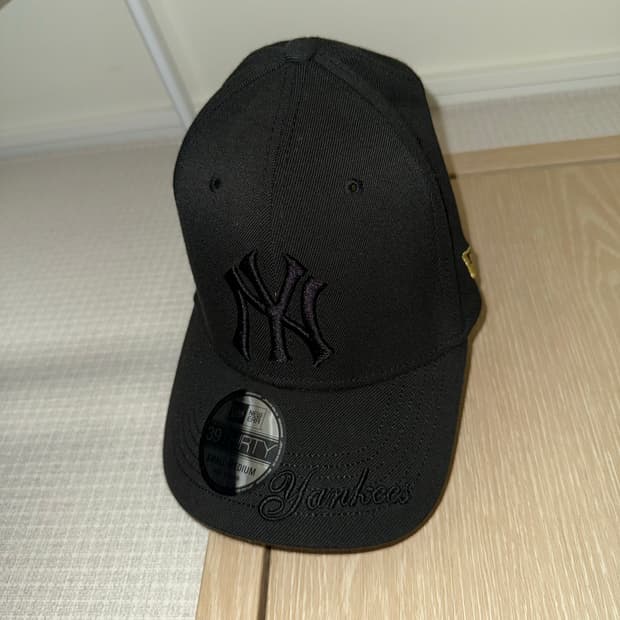 뉴에라 양키스 올블랙 fitted cap