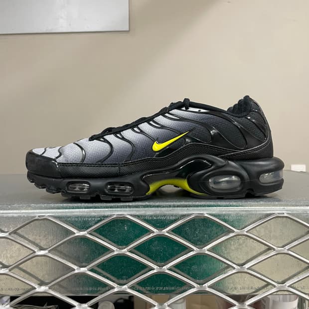 나이키 에어맥스 플러스 블랙 울프 그레이 280