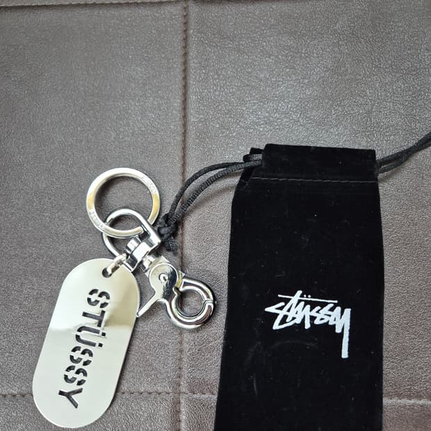 스투시 메탈 태그 키체인 실버