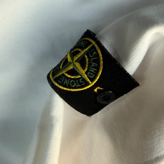 스톤아일랜드 반집업 맨투맨 