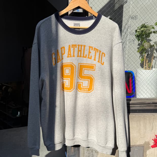 GAP athletic sweat shirt