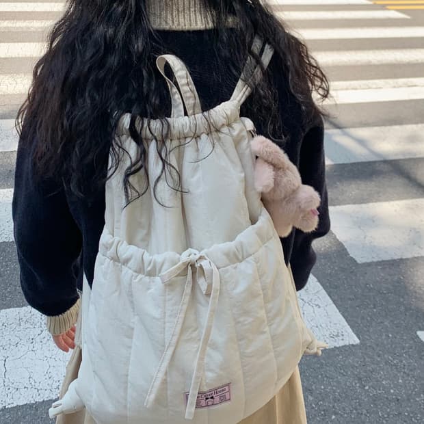 올리베 패디드 리본 스트링 백팩 화이트