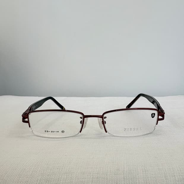 ZIESEL 레드 스퀘어 반무테