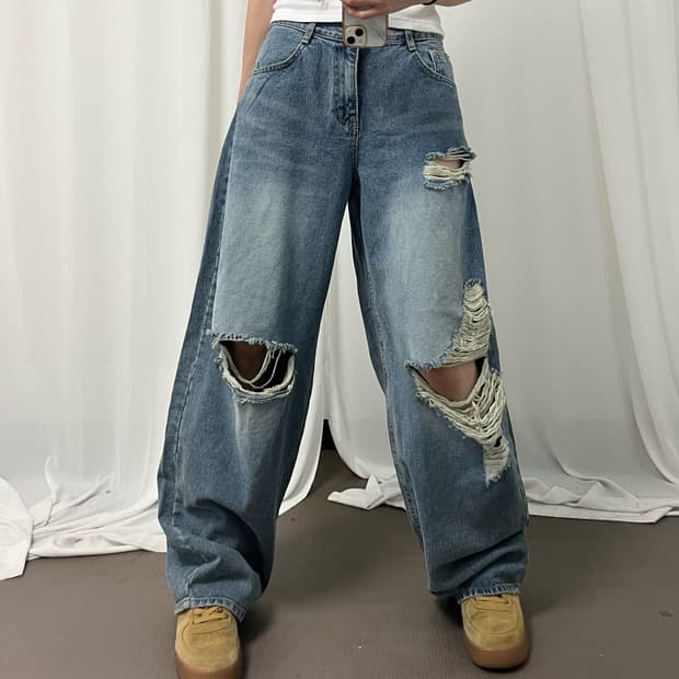 Light blue damage denim pants