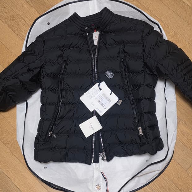 [새상품/5] 몽클레어 아미오 바이커 경량 다운 패딩 자켓 5사이즈