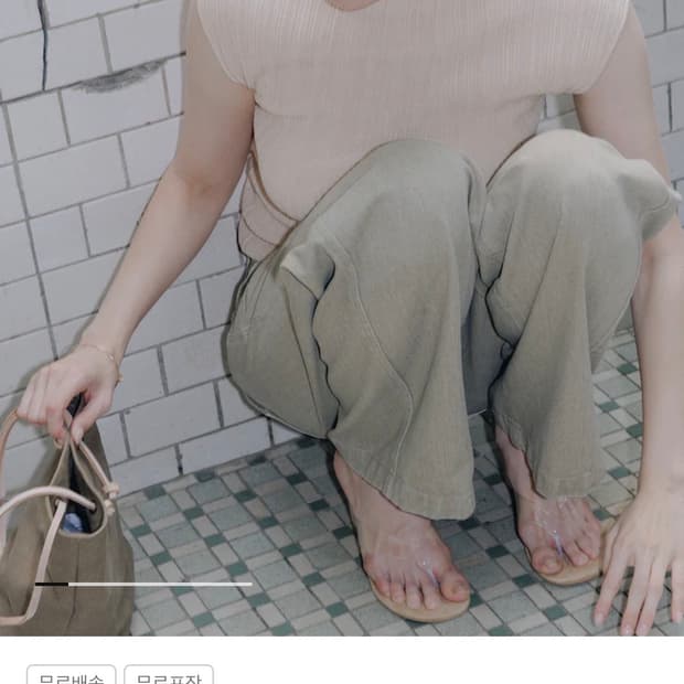 The Aperture 디애퍼처 Ohu Pleated Sleevess