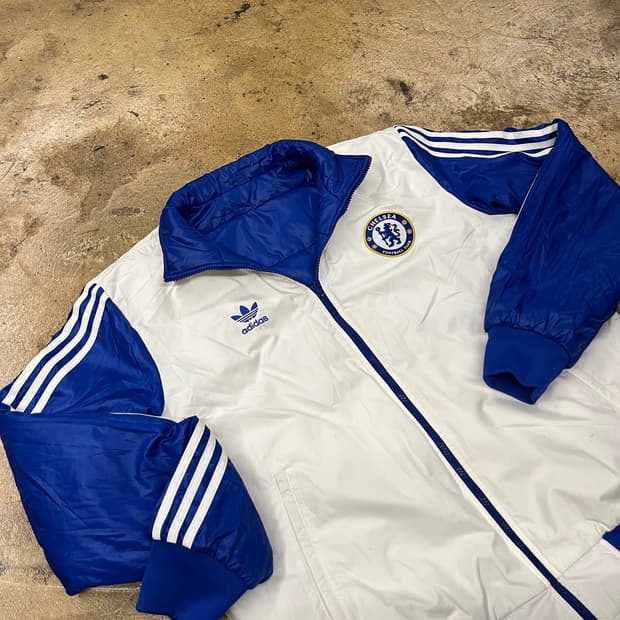 아디다스 첼시 흰파 양면 리버시블 숏패딩 110