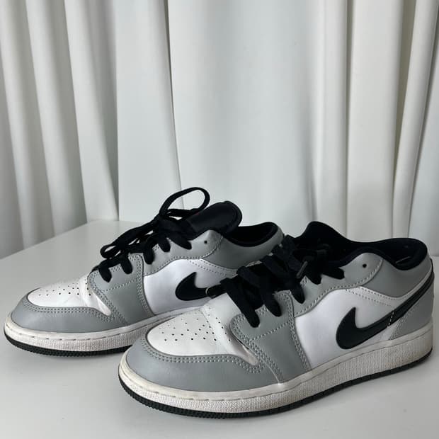 조던1  스모크그레이 로우 245사이즈