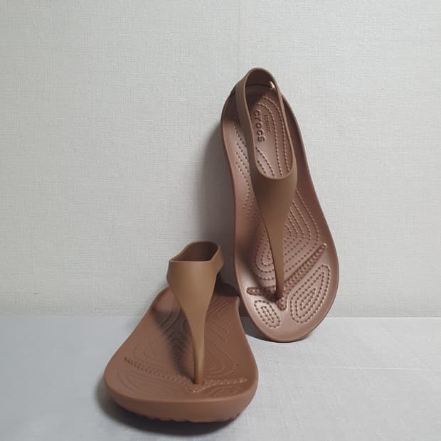택포가 250mm 크록스 쪼리 플립플랍 세레나 샌들 브론즈