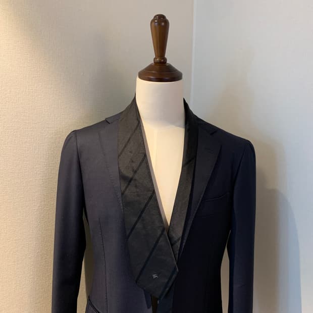 버버리(BURBERRY) 블랙컬러 스트라이프 명품넥타이 심플로고 A+