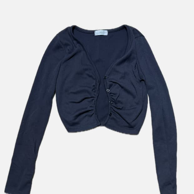단추 셔링 디테일 크롭 가디건 네이비