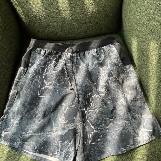 나이키 트레일 쇼츠 7인치 M