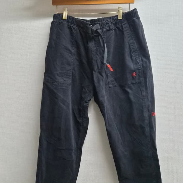 L) 그라미치 x 뉴에라 루즈 테이퍼드 팬츠팝니다