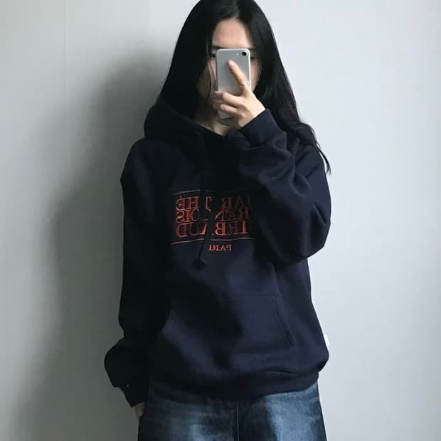 마리떼프랑소와저버 자수로고 네이비 후드티 