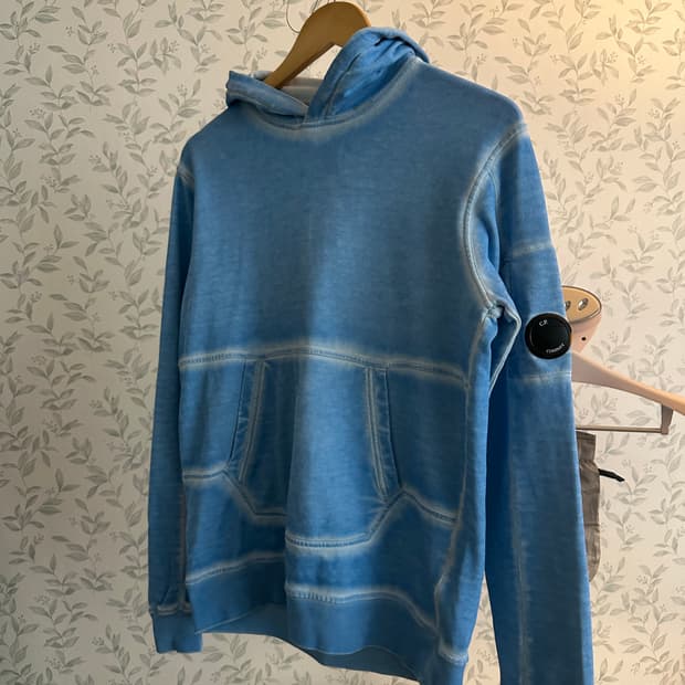 C.P. Company 하늘색 후드티  (90-95) 22FW