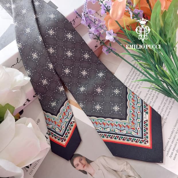 에밀리오 푸치 실크 그레이&블랙 패턴 넥타이 8.9cm A등급 K1360