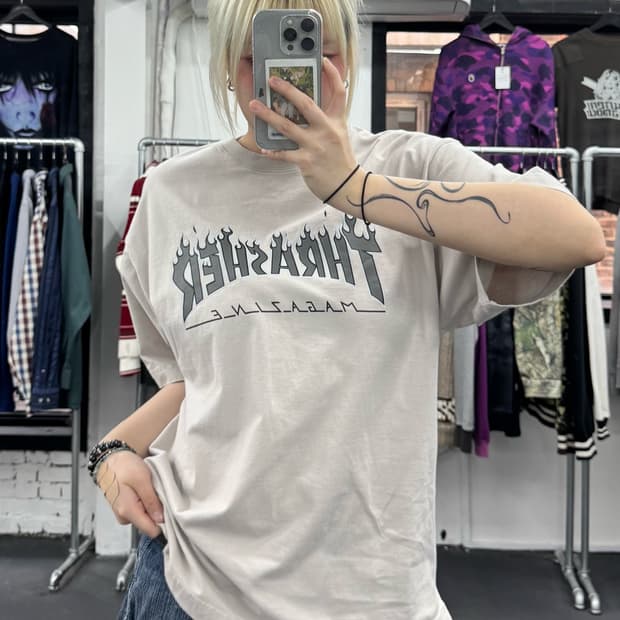 트레셔 플레임 로고 티셔츠