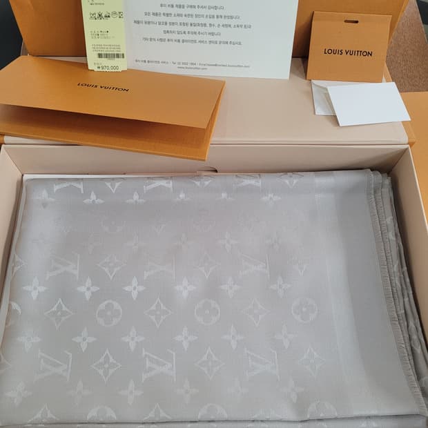 루이비통 모노그램 클래식 숄 머플러 방도