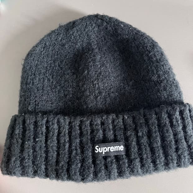 슈프림 그라디언트 스트라이프 비니