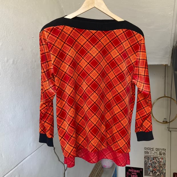 와이드넥 타탄체크 벨벳 탑
