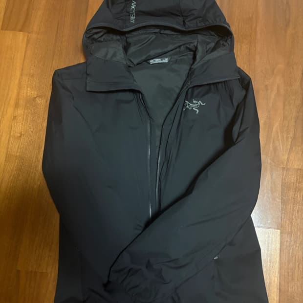 아크테릭스 아톰 후디 블랙