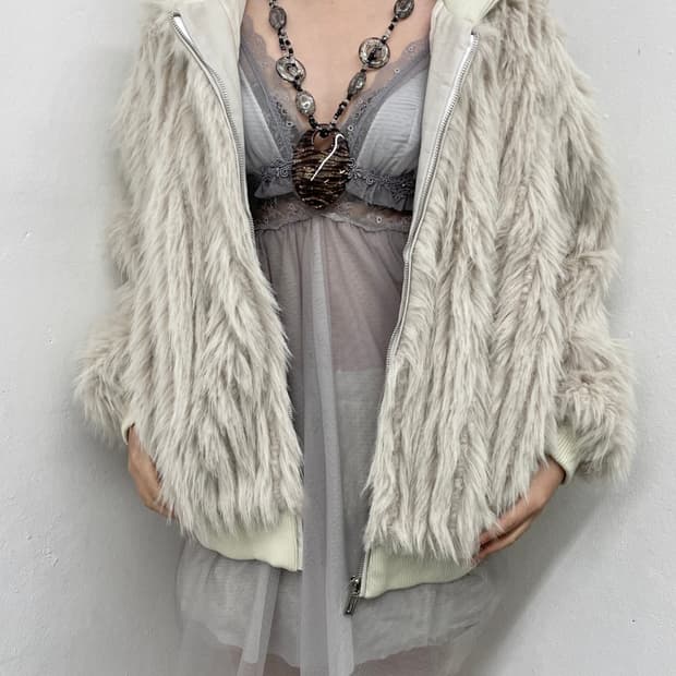 아이보리 헤어리 후드 퍼자켓