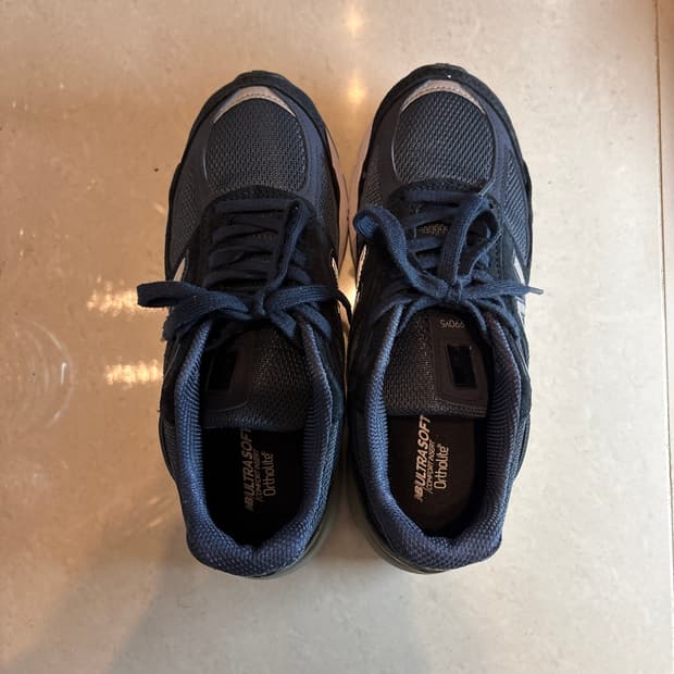 뉴발란스 990v5