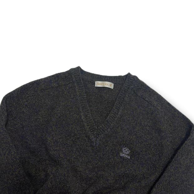 SUPERIOR 슈페리어 브이넥 니트