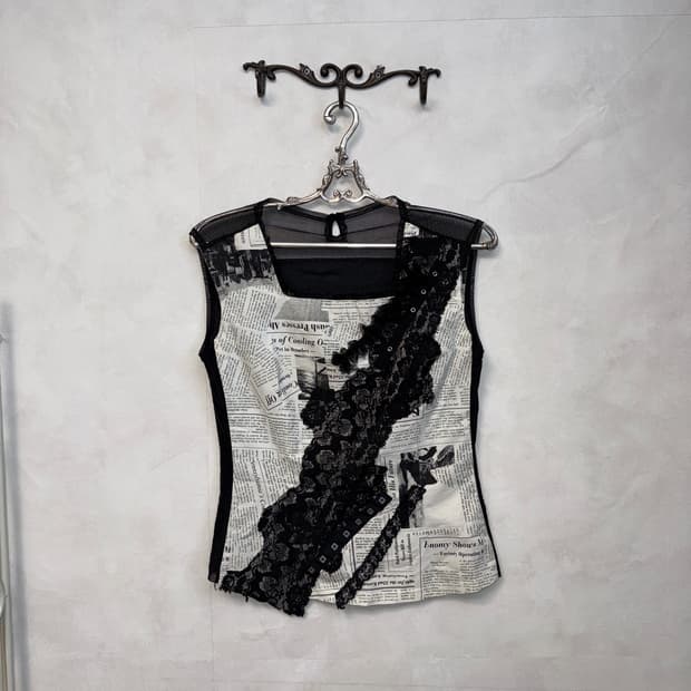 Black&white newspaper lace eyelet 슬리브리스