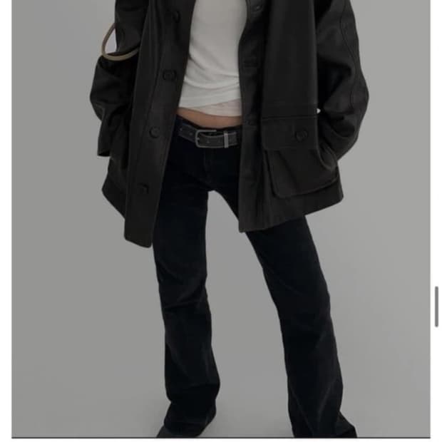 by LAROOM 다크레더 아우터