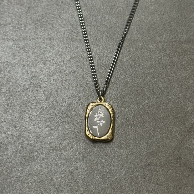 Rose in mirror - 거울안 장미 목걸이