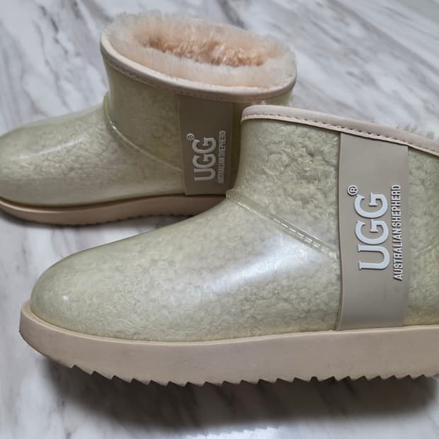 어그 클래식 클리어 울트라미니 부츠