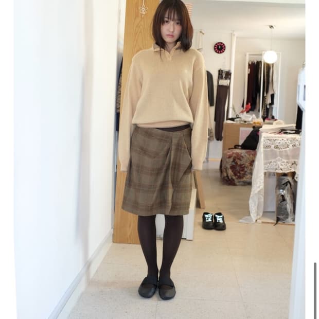 닥스 버튼 단추 하이넥 니트 베이지