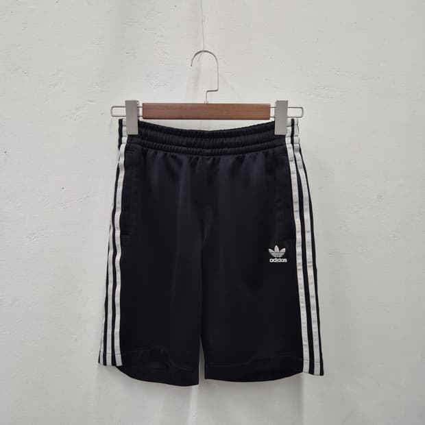 아디다스 아디컬러 클래식 반바지 M