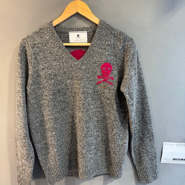 MARK&LONA 해골 브이넥 니트